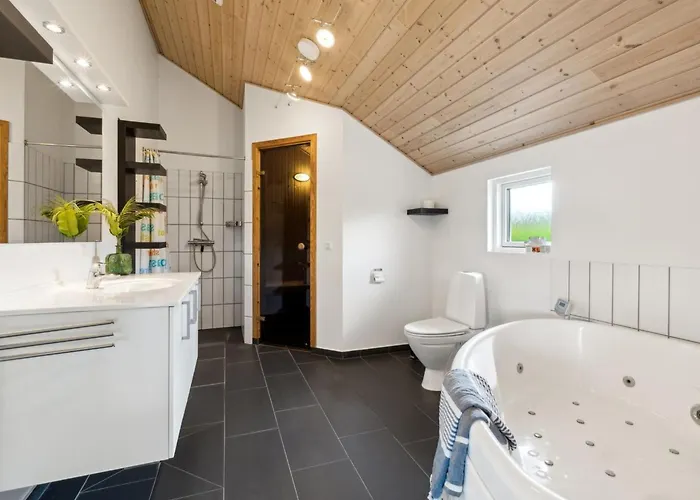 Holiday home Edzard - 800m From The Sea By Interhome