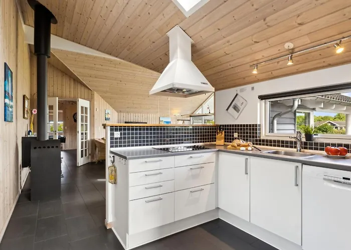 Holiday home Edzard - 800m From The Sea By Interhome *